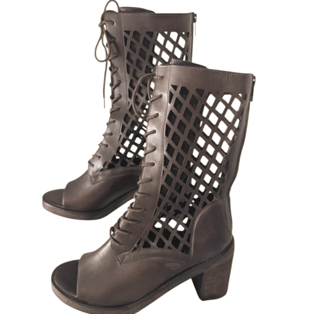 Vintage Foundry Normandy Leather Fishnet Cutout Block Heel Brown Boot... Size 9